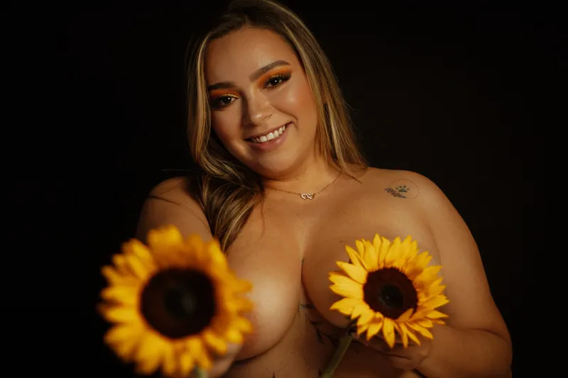 Live sex webcam photo for KarinWood #3119375