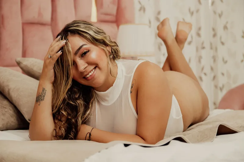Live sex webcam photo for KarinWood #3022685