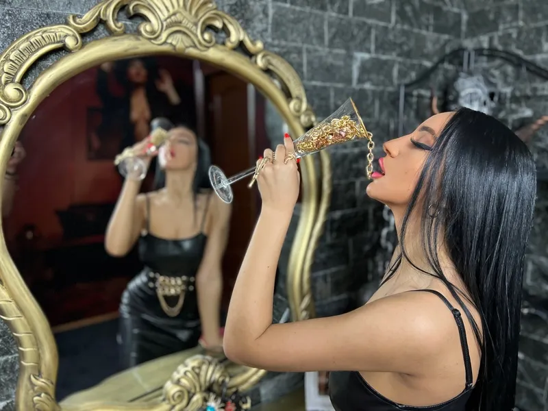 Live sex webcam photo for LoraWarner #3174054