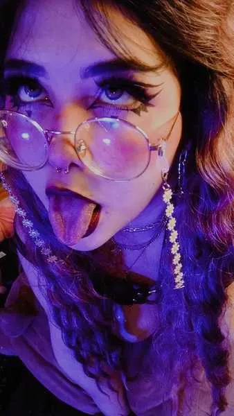 Live sex webcam photo for KylieBroks #3068147