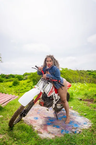 Live sex webcam photo for AlyssannVhm #3037095