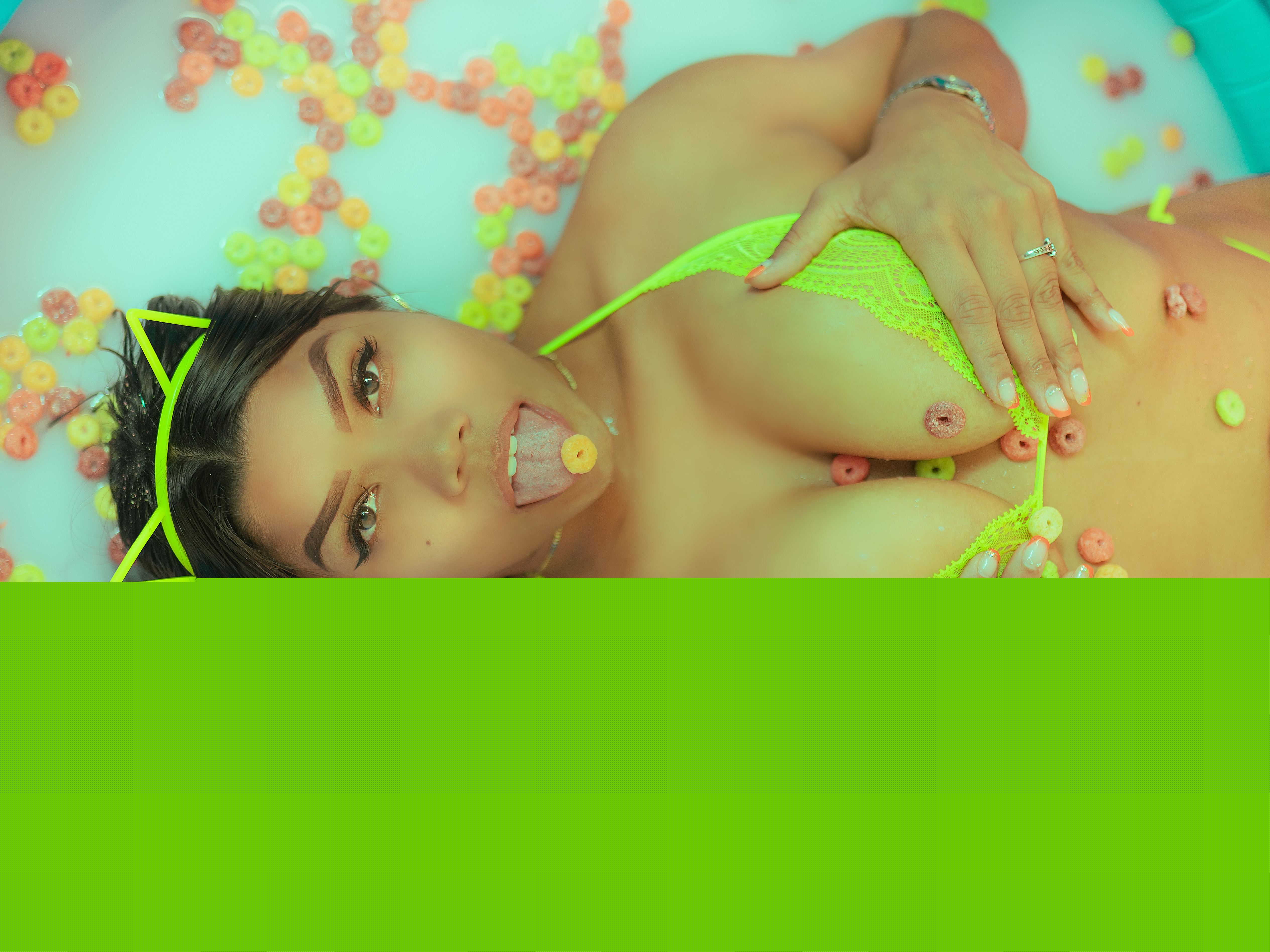 Live sex webcam photo for Nicky_Bernad #5825367