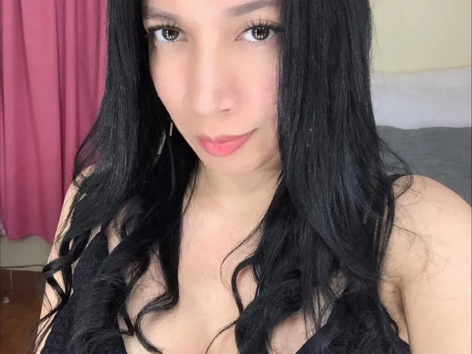 Live sex webcam photo for EmillyGrey #3713639