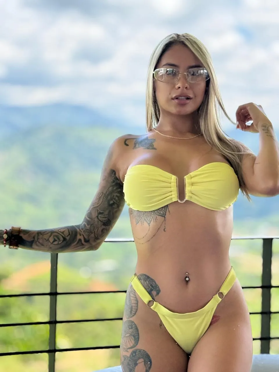 Live sex webcam photo for MelissaGolden #8737654