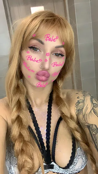 Live sex webcam photo for Nicole_Sin #2307698