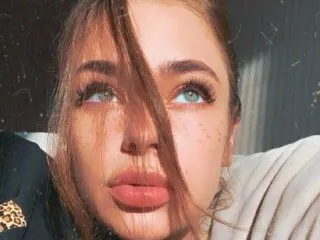 Live sex webcam photo for CallmeMegan