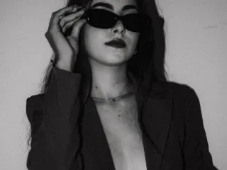Live sex webcam photo for Elodiewright31