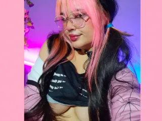 Live sex webcam photo for MaddyWaves