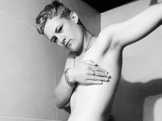 Live sex webcam photo for MilaSweet19