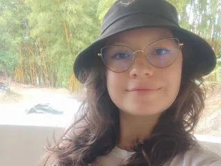 Live sex webcam photo for XiaCherry