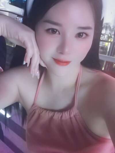 Live sex webcam photo for -WenWen- #275671997