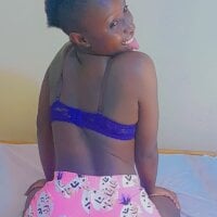 Live sex webcam photo for African_petit1 #276861075