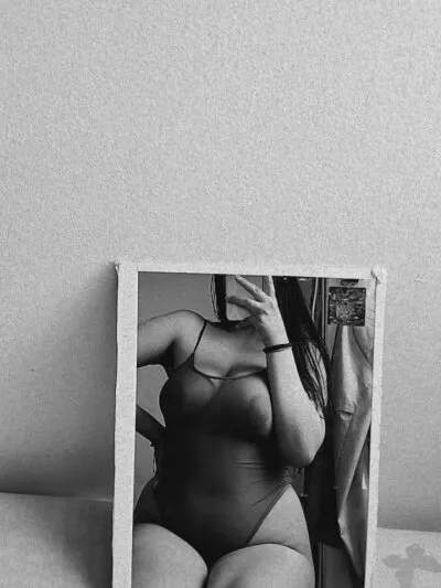 Live sex webcam photo for Aliceee_420 #275528579