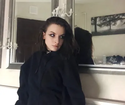 Live sex webcam photo for AliciaKute #275582656