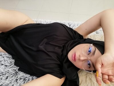 Live sex webcam photo for Amira-Awada #275421407