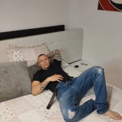 Live sex webcam photo for AndreKing_ #275678463