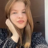 Live sex webcam photo for AnnieHenon #277529082