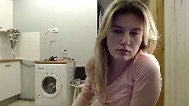 Live sex webcam photo for AriaGoldLa #273221369