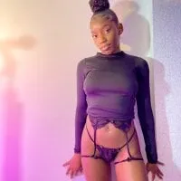 Live sex webcam photo for AveryMiller_ #276754925
