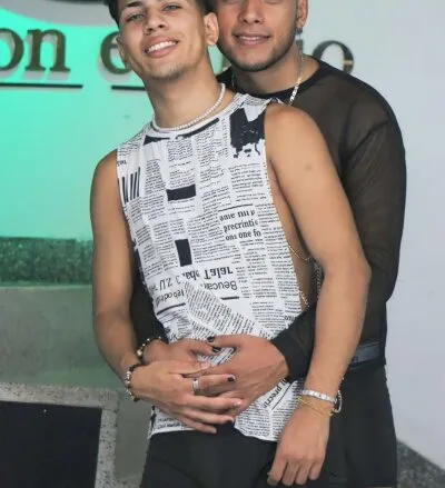 Live sex webcam photo for Axell_smith48 #275423118