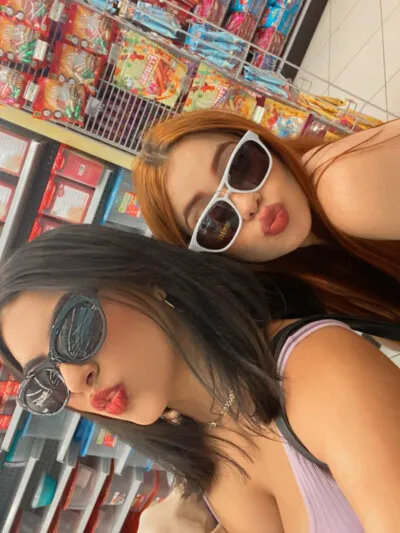 Live sex webcam photo for Ayla_and_Brit #275657915