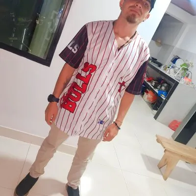 Live sex webcam photo for BIGBOYLOBO #275429782