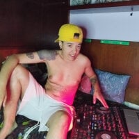 Live sex webcam photo for BOY_DJ_FTM #276814421