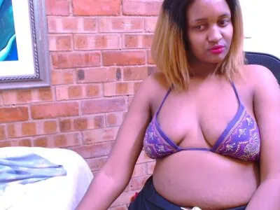 Live sex webcam photo for BlackPearl30 #275670231
