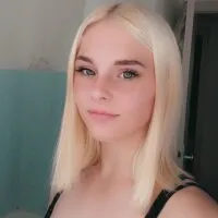 Live sex webcam photo for Blueeyezz0 #275933455