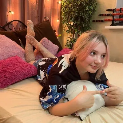 Live sex webcam photo for BonnyKinz #275635142