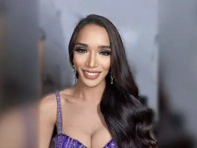 Live sex webcam photo for CelineKlein_ #275542587