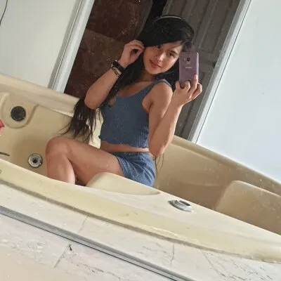 Live sex webcam photo for Crysta_Lea #275685950