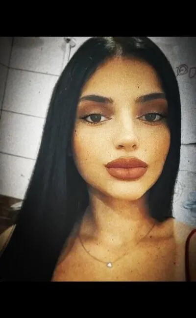 Live sex webcam photo for CrystalShain #275634798