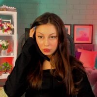 Live sex webcam photo for EmmaVaerger #277164679