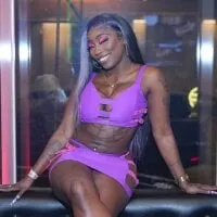 Live sex webcam photo for EroticGodiva #277042595