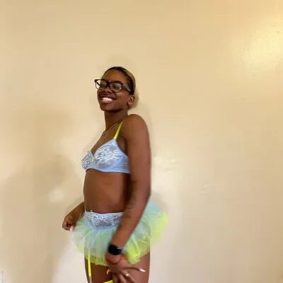 Live sex webcam photo for EstrellaSpicyy #275573044