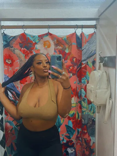 Live sex webcam photo for GiGixoxo #275642791