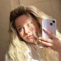 Live sex webcam photo for Gineriss_Reddis1 #276121411