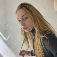 Live sex webcam photo for GuinevereAllman #276197791