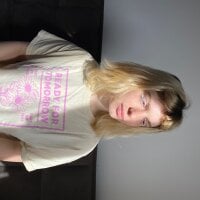 Live sex webcam photo for HattieG #277482675