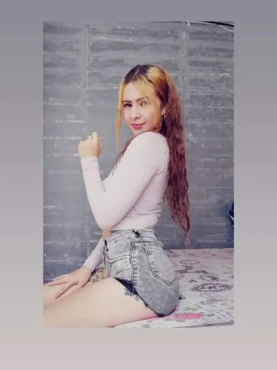 Live sex webcam photo for HeilyDara- #275729475