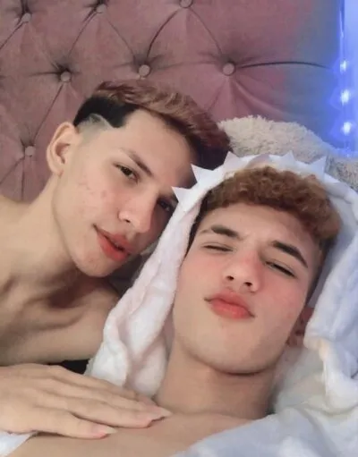 Live sex webcam photo for Hornie_boys00 #275451448