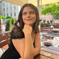 Live sex webcam photo for HornyJuli_ #278093773