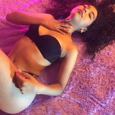 Live sex webcam photo for Iamvaleskaa #275429148