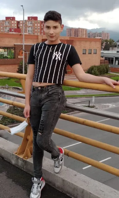 Live sex webcam photo for IanJulen_ #275471987