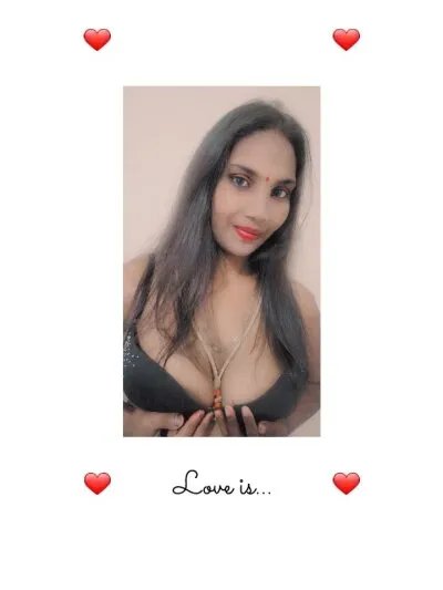 Live sex webcam photo for IndianLilly #275555332