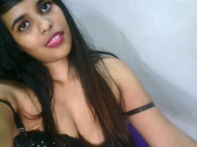 Live sex webcam photo for IndianSonia69 #275646428