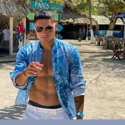 Live sex webcam photo for Jair_n_Jessy #275684045