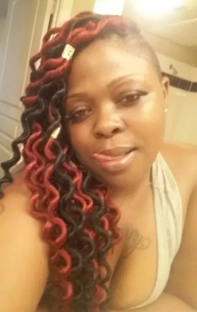 Live sex webcam photo for JuciiKween #275431272