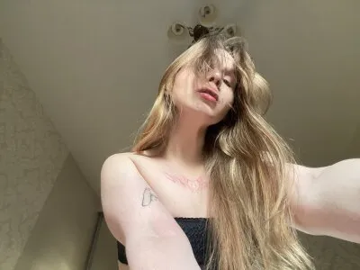 Live sex webcam photo for Juicy_Agatha_Pussy #275733074